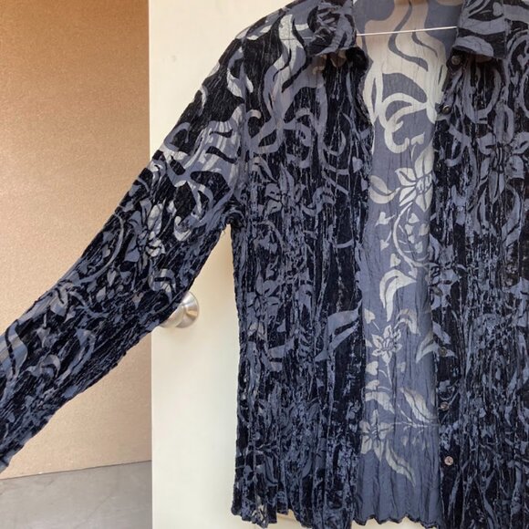 CHICOS | Black Floral Burnout Velvet Crinkle Button Down 3/4 Sleeve Blouse Top - Picture 7 of 15